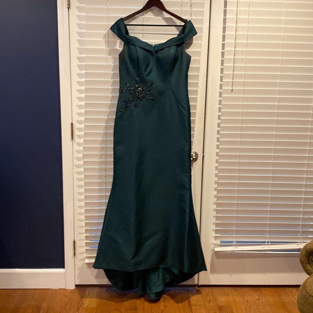 Mother of the Bride/Groom Dress Off the shoulder form fitting dress.hunter green